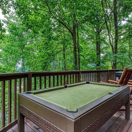 Moonshine Chalet, Hot Tub, Pool Access, Wifi, 1089 Free Tickets Each Paid Day, Dollywood And More แกตลิงเบิร์ก ภายนอก รูปภาพ
