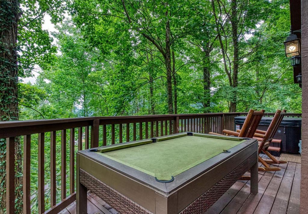 Moonshine Chalet, Hot Tub, Pool Access, Wifi, 1089 Free Tickets Each Paid Day, Dollywood And More แกตลิงเบิร์ก ภายนอก รูปภาพ