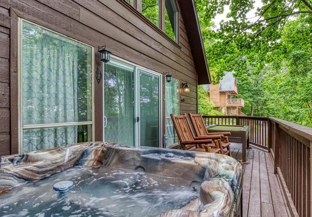 Moonshine Chalet, Hot Tub, Pool Access, Wifi, 1089 Free Tickets Each Paid Day, Dollywood And More แกตลิงเบิร์ก ภายนอก รูปภาพ