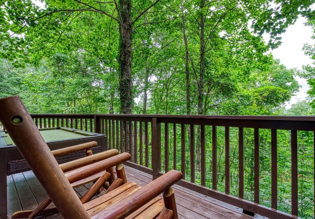 Moonshine Chalet, Hot Tub, Pool Access, Wifi, 1089 Free Tickets Each Paid Day, Dollywood And More แกตลิงเบิร์ก ภายนอก รูปภาพ