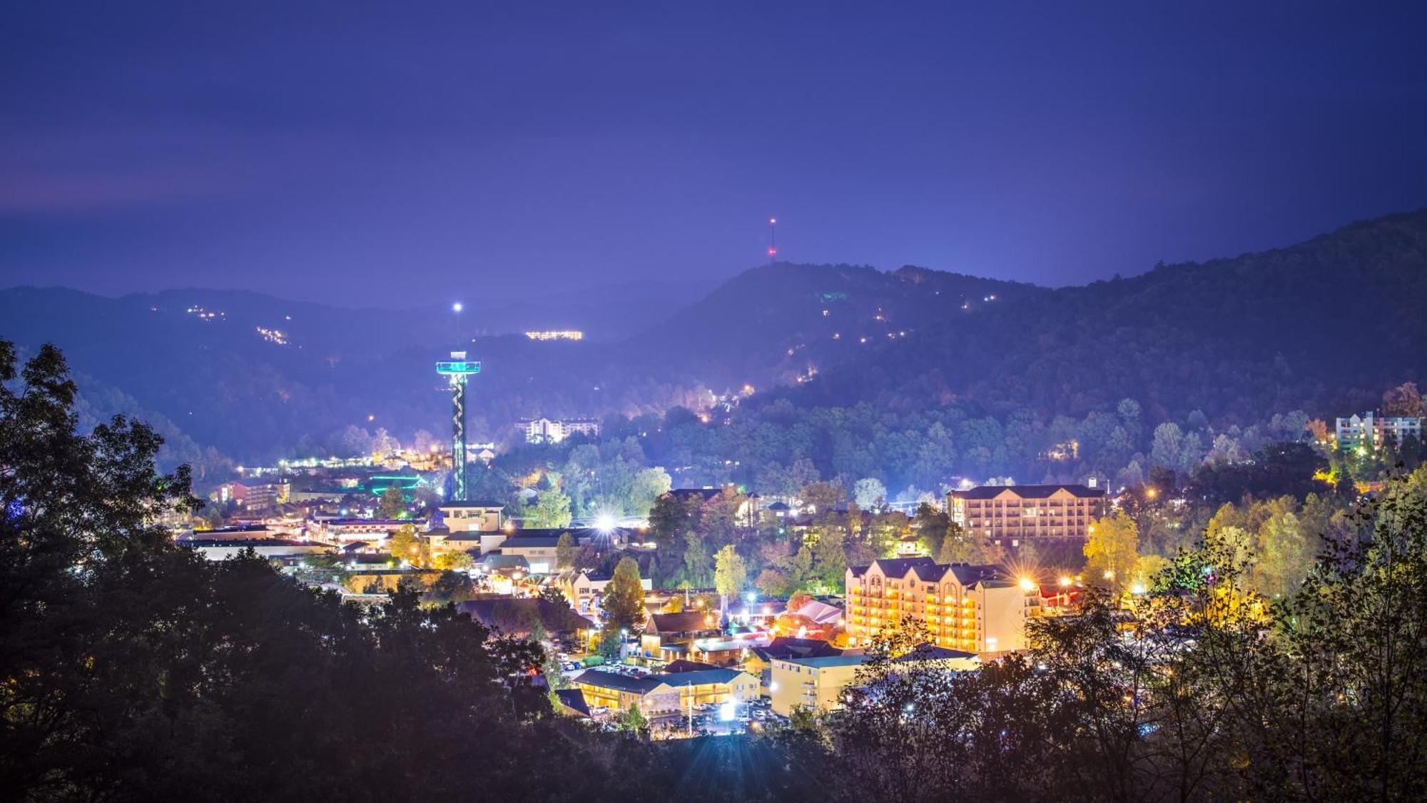 Moonshine Chalet, Hot Tub, Pool Access, Wifi, 1089 Free Tickets Each Paid Day, Dollywood And More แกตลิงเบิร์ก ภายนอก รูปภาพ