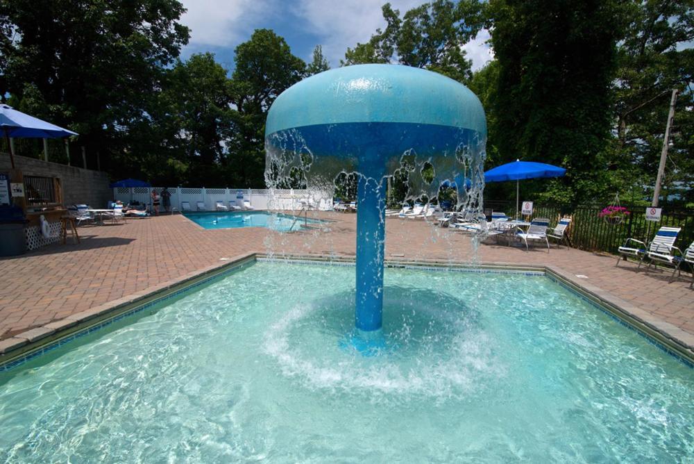 Moonshine Chalet, Hot Tub, Pool Access, Wifi, 1089 Free Tickets Each Paid Day, Dollywood And More แกตลิงเบิร์ก ภายนอก รูปภาพ