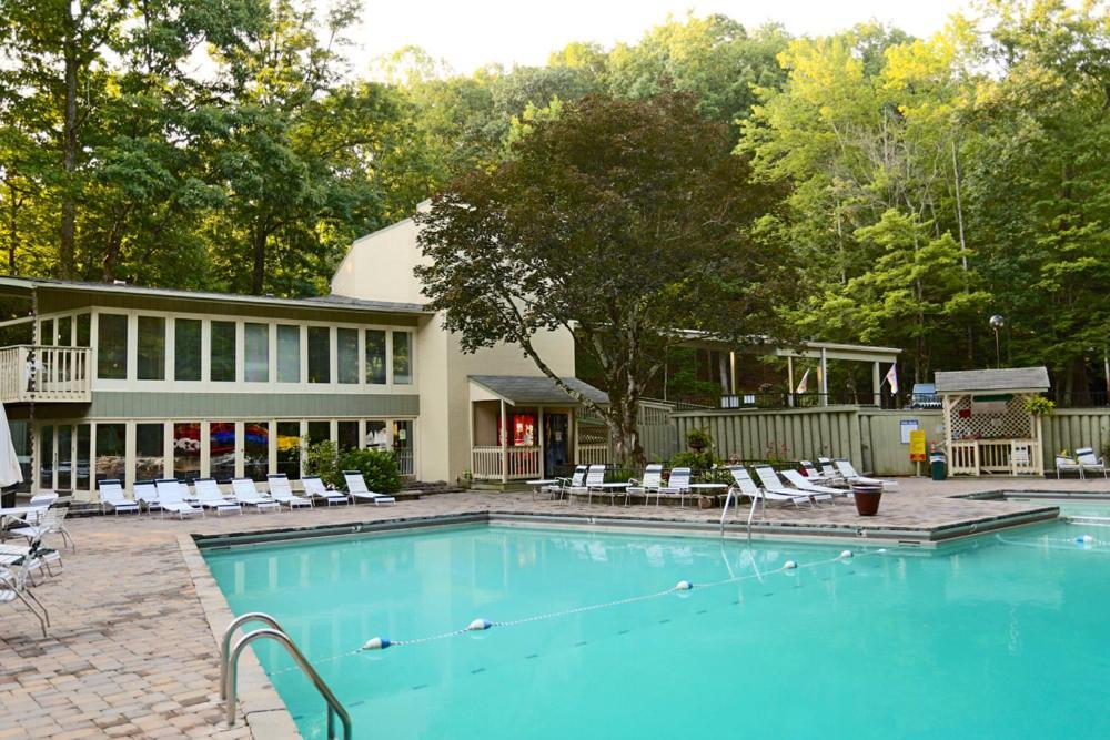 Moonshine Chalet, Hot Tub, Pool Access, Wifi, 1089 Free Tickets Each Paid Day, Dollywood And More แกตลิงเบิร์ก ภายนอก รูปภาพ