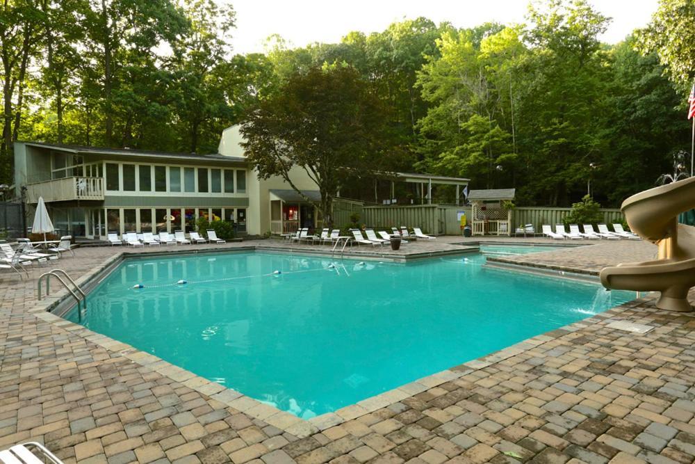 Moonshine Chalet, Hot Tub, Pool Access, Wifi, 1089 Free Tickets Each Paid Day, Dollywood And More แกตลิงเบิร์ก ภายนอก รูปภาพ